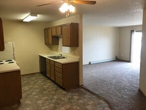 Pederson Apartments in Roseau, MN - Building Photo - Building Photo