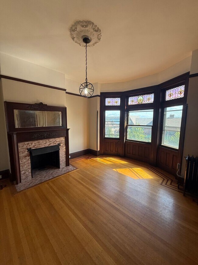 409 Grand St-Unit -Unit 2 in Newburgh, NY - Building Photo - Building Photo