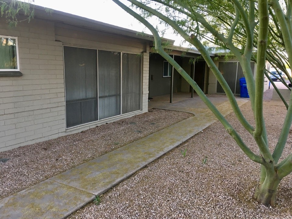 824-828 W Osborn Rd in Phoenix, AZ - Foto de edificio