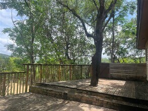9809 Timber Ridge Pass in Austin, TX - Foto de edificio - Building Photo