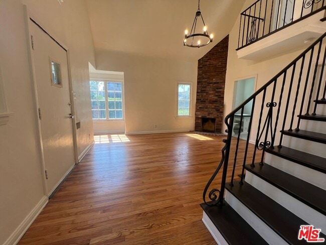 1024 1/2 N Gardner St in Los Angeles, CA - Building Photo - Building Photo