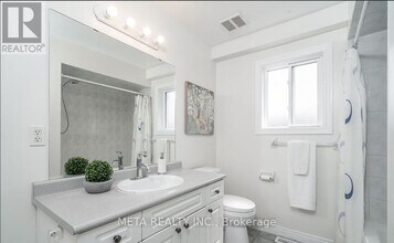 1 Resolute Dr in Hamilton, ON - Building Photo - Building Photo