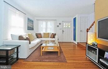21 E Oak St in Alexandria, VA - Building Photo - Building Photo