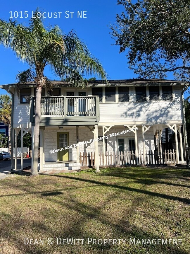 1015 Locust St NE in St. Petersburg, FL - Foto de edificio - Building Photo