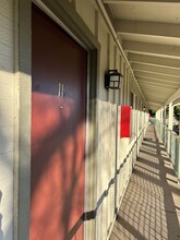 120 E Fairmont Ave in Modesto, CA - Foto de edificio - Building Photo