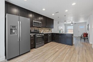 6001 Jain Ln in Austin, TX - Building Photo