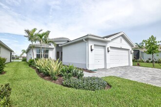 11886 SW Poseidon Way in Port St. Lucie, FL - Building Photo - Building Photo