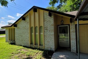 11001 Sherry Ln in Houston, TX - Building Photo