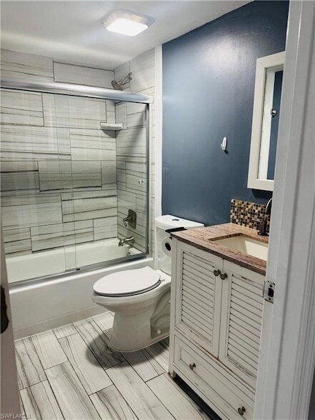 1392 Churchill Cir in Naples, FL - Foto de edificio - Building Photo