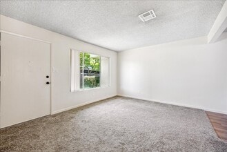 8828 La Riviera Dr in Sacramento, CA - Building Photo - Building Photo