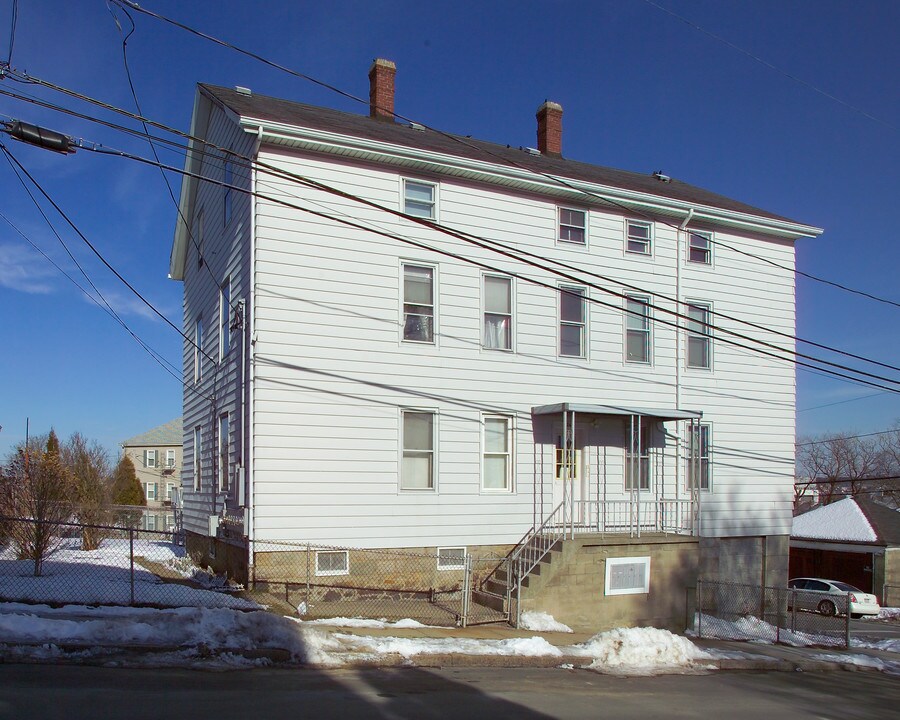 264 Tecumseh St in Fall River, MA - Foto de edificio