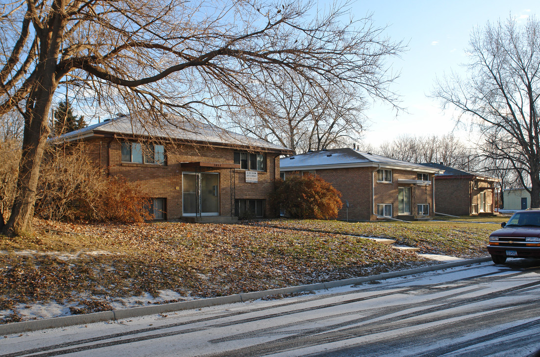 3849-3855 Edgemoor Pl in Columbia Heights, MN - Building Photo