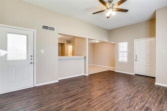 320 Liberty Pl in Grand Prairie, TX - Building Photo - Building Photo