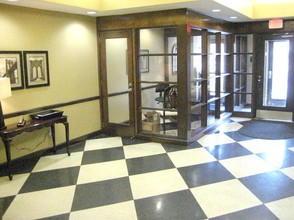 Congress West Apartments in St. Louis, MO - Building Photo - Lobby