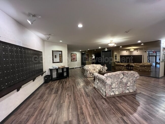 950 E Wilmette Rd in Palatine, IL - Building Photo - Building Photo