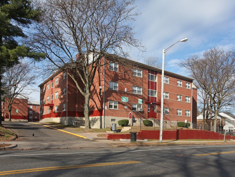 Barbour Garden Apartments in Hartford, CT - Foto de edificio