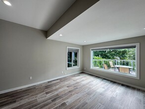 2490 Dexter Ave N in Seattle, WA - Building Photo - Building Photo
