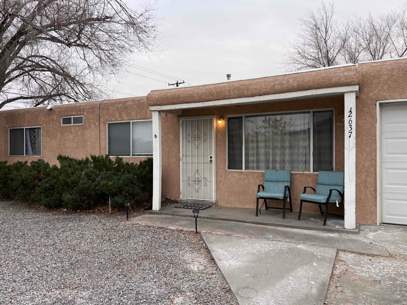 2637 E 24th St in Farmington, NM - Foto de edificio
