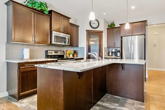 200 Sherwood Sq NW, Unit SI ID1303237P in Calgary, AB - Building Photo - Building Photo