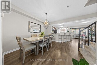 504 Broadleaf St in Ottawa, ON - Building Photo - Building Photo