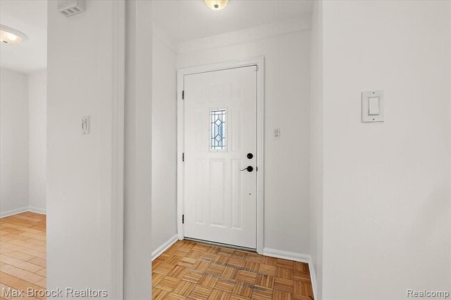 912 Woodsboro Dr in Royal Oak, MI - Building Photo - Building Photo