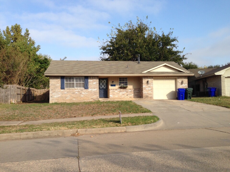 1527 Morren Dr in Norman, OK - Building Photo