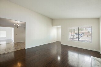 6284 Pinewood Ave in Las Vegas, NV - Building Photo - Building Photo