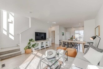 857 Belmont Dr SW in Calgary, AB - Building Photo - Building Photo