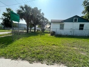 1602 Wambolt St in Jacksonville, FL - Foto de edificio - Building Photo