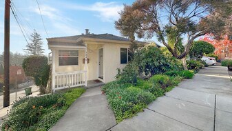 3840 Huntington St in Oakland, CA - Building Photo