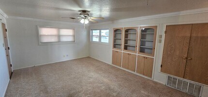 1320 S Main Ave in Portales, NM - Building Photo - Building Photo