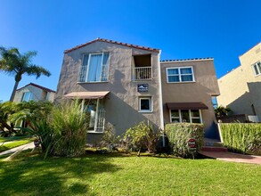 1113 S Highland Ave in Los Angeles, CA - Building Photo - Building Photo