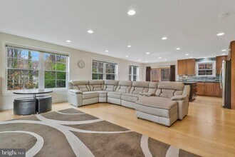 8543 W Howell Rd in Bethesda, MD - Building Photo - Building Photo