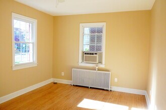 8413 Flower Ave in Takoma Park, MD - Foto de edificio - Building Photo