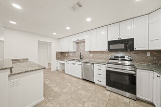 6711 Pickett Dr in Richmond, TX - Building Photo - Building Photo