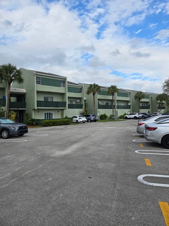8917 NW 28th Dr, Unit C in Coral Springs, FL - Foto de edificio