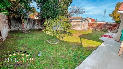 4605 Mt Everest Way in Bakersfield, CA - Building Photo - Building Photo