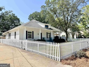 1596 Mercer Ave in Atlanta, GA - Building Photo - Building Photo