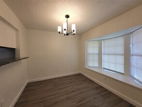 10652 Hamlin Dr in Dallas, TX - Building Photo - Building Photo