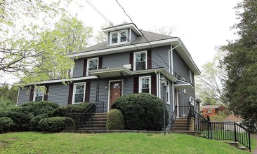 2764 Whitney Ave in Hamden, CT - Foto de edificio - Building Photo