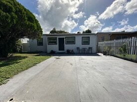 1328 NW 38th St in Miami, FL - Building Photo