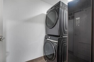 820 S Wilton Pl, Unit 401 in Los Angeles, CA - Building Photo - Building Photo