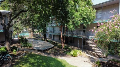 300 Crockett St, Unit 308 in Austin, TX - Building Photo - Building Photo