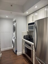 2000 N Bayshore Dr in Miami, FL - Building Photo - Building Photo