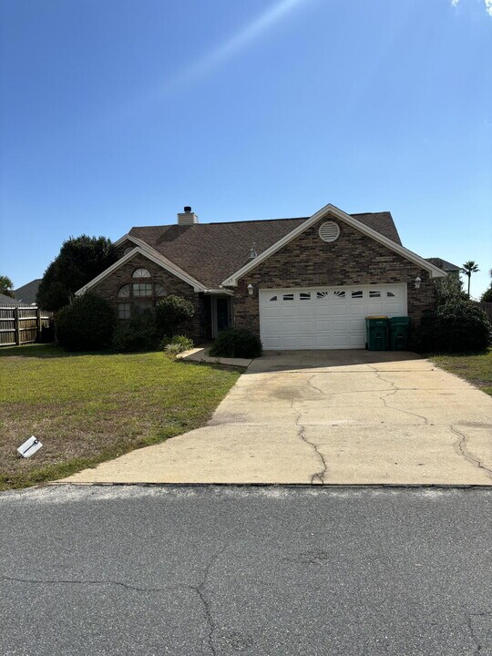 148 Long Pointe Dr in Mary Esther, FL - Building Photo