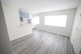1315 Ocean Park Blvd, Unit 5 in Santa Monica, CA - Building Photo