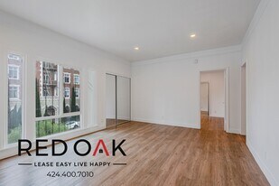 1818 Whitley Ave, Unit 202 in Los Angeles, CA - Building Photo