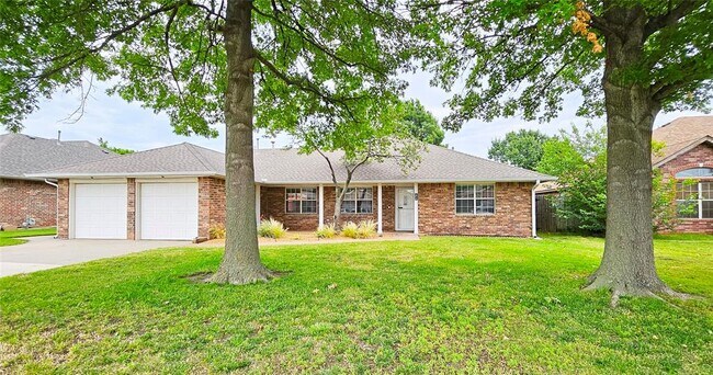 2516 Ridgewood Dr in Moore, OK - Building Photo - Building Photo