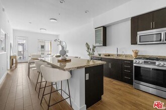 12920 W Runway Rd in Playa Vista, CA - Building Photo - Building Photo