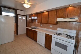 3247 N Damen Ave, Unit J07P in Chicago, IL - Building Photo